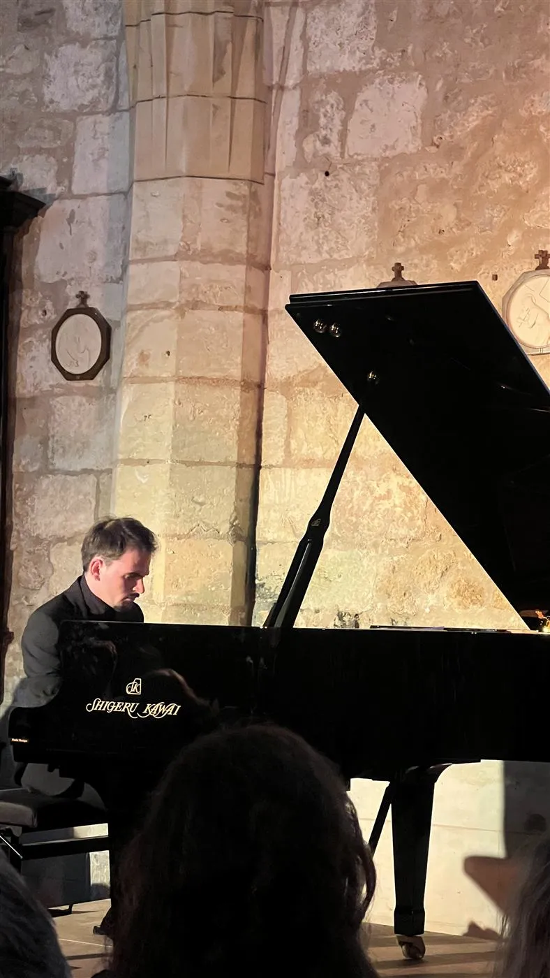 Fonds Or en Cash - pianiste à Saint-Félix-de-Villadeix